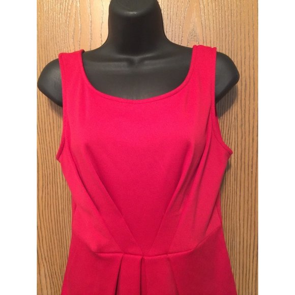 Akira Chicago Red Label Top Womens Size M Sleeveless Solid Red Pleated Fitted - Picture 3 of 8